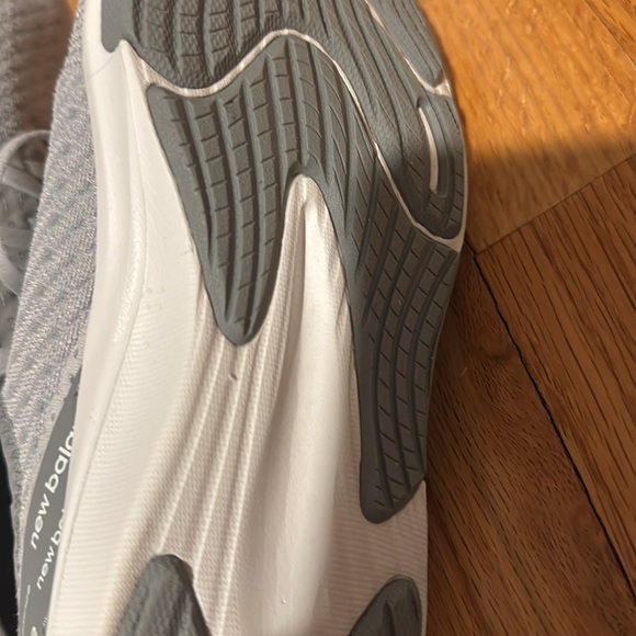 Women’s New Balance Sneakers-worn once indoors. - Picture 6 of 6